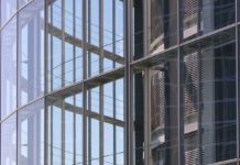 Die riesigen Fenster